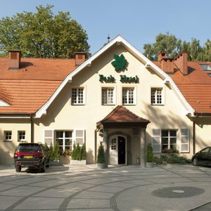 Park Hotel in Szczecin, image may contain: Housing, Building, Outdoors, House