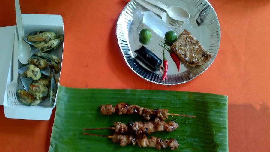 New Zealand baked mussels, grilled tuna belly and teriyaki chicken, with calamansi for lunch at 