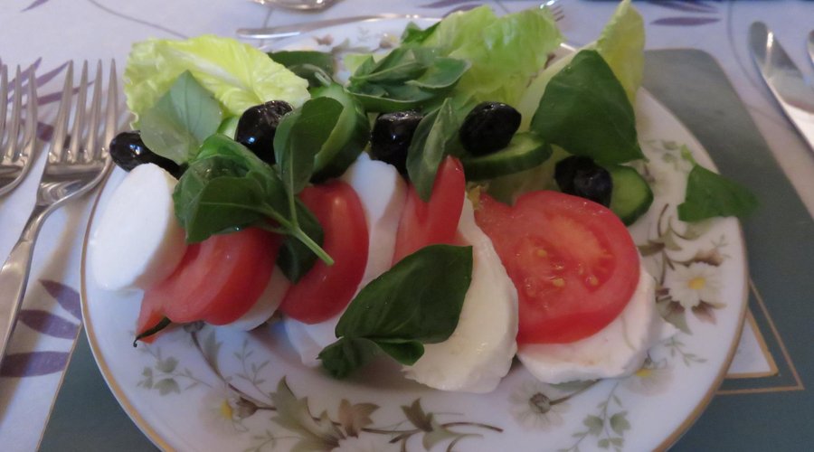 Starter for supper: Basil Salad