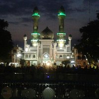 masjid jami' malang di malam hari..