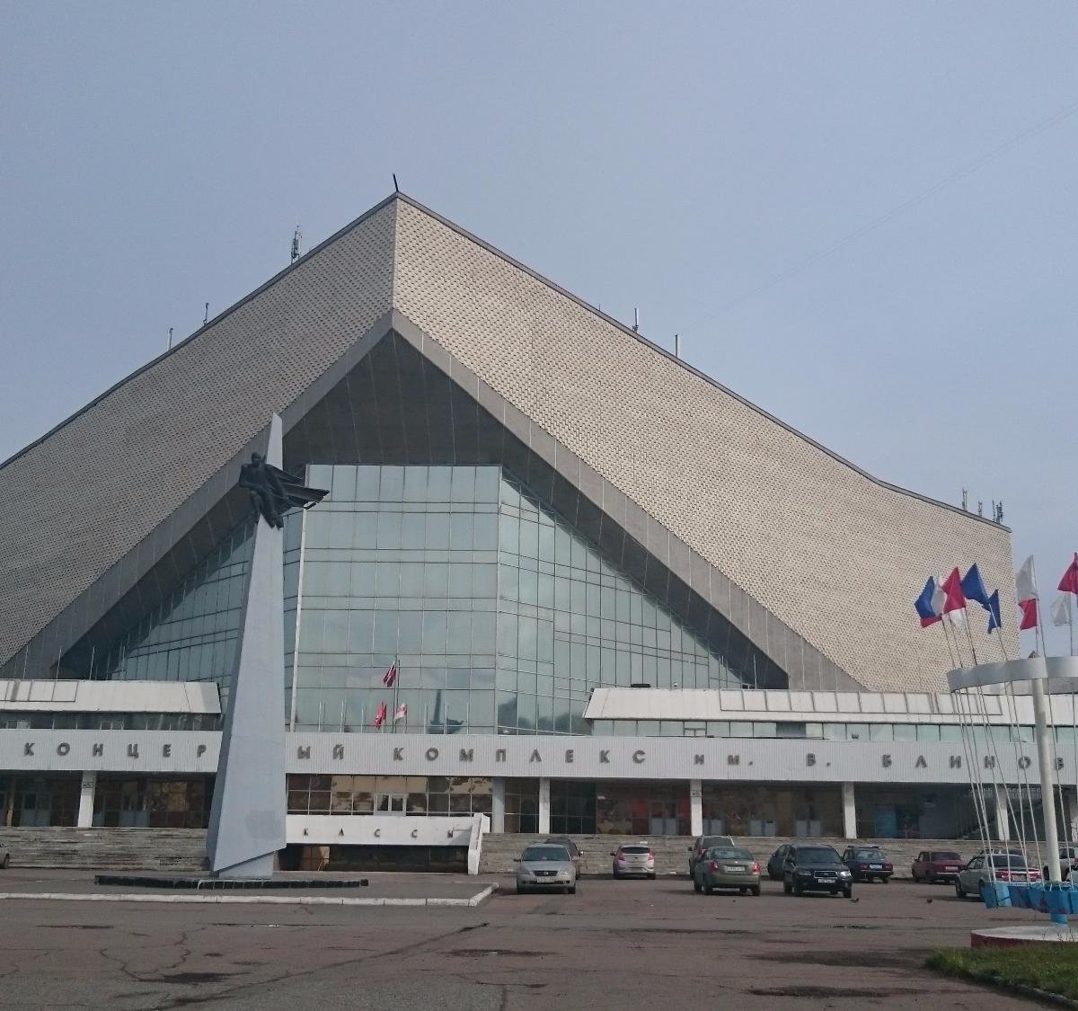 Холла омск. СКК Блинова Омск на карте. Концерт Холл Омск. СКК Блинова Омск аллея. СКК имени Блинова Омск каток.