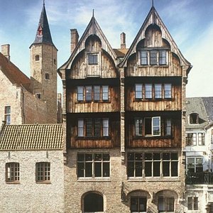 Relais Bourgondisch Cruyce in Bruges, image may contain: Scenery, Outdoors, Fortress, City