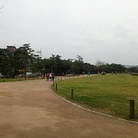 석촌동 고분군 안 산책로
