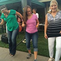 Food Truck Friday dancing to live music