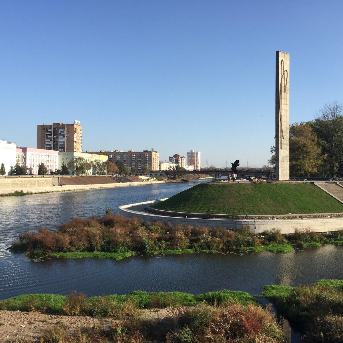 Город в честь. Орел стела в честь 400-летия. Мемориал 400-летия основания орла. Стела в честь 400-летия основания города. Город Орел Стелла.