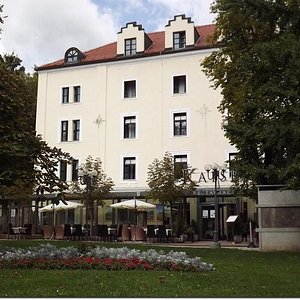 Hotel Zagreb with Kaiser restaurant below