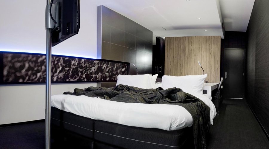 Carbon Style Room