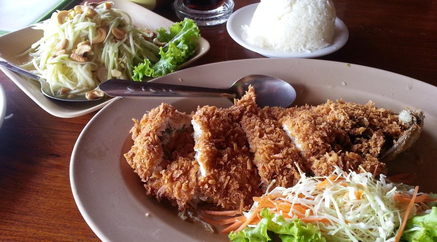 Food at the Tha Sai Seafood restaurant