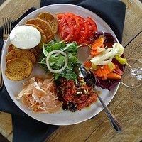 BURRATA & PROSCIUTTO