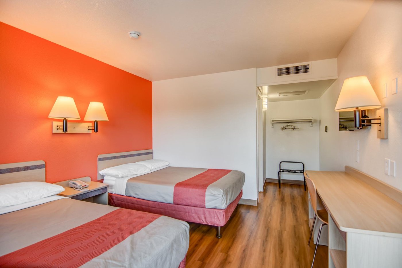 Motel 6 Tracy Parking: Pictures & Reviews Motel 6 Tracy Parking: Pictures & Reviews - Tripadvisor