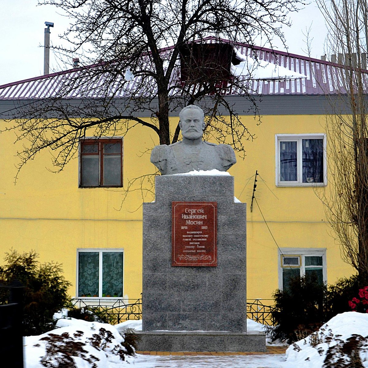 Памятник мосину в рамони фото