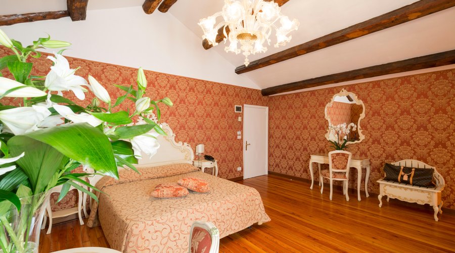 ATTIC JUNIOR SUITE WITH PRIVATE TERRACE