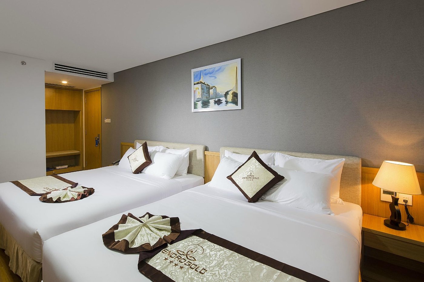 Dendro gold 4 вьетнам. Дендро Голд отель Вьетнам. Dendro Hotel Нячанг. Dendro Gold Hotel 4* Вьетнам. Дендро отель Вьетнам номер