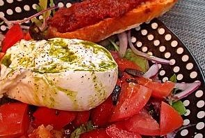 Classic tomato mozzarella salad