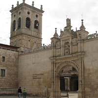 Entrada al Hospital del Rey en Burgos.