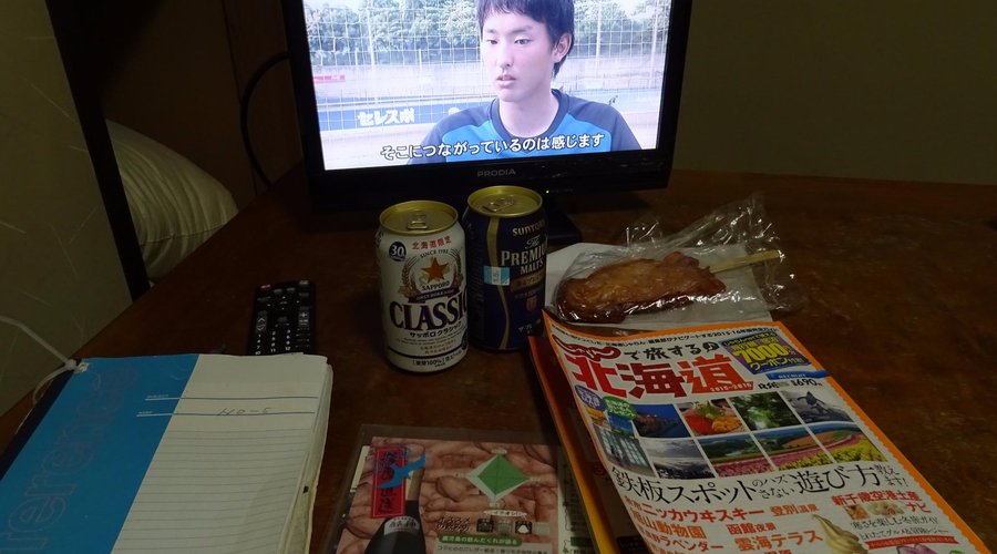 テーブルの上に小さなＴＶが♪