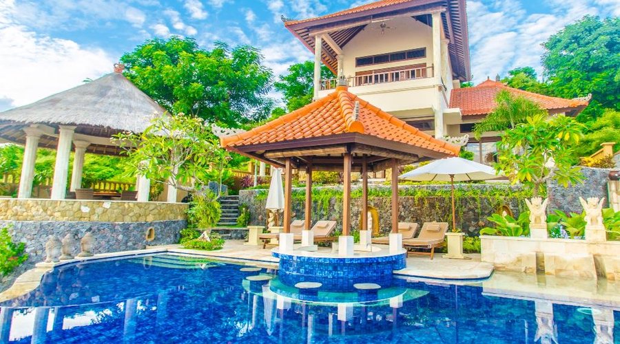 Main Villa, pool patio with swim-up bar