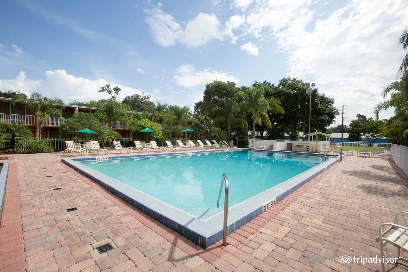 HOWARD JOHNSON BY WYNDHAM TROPICAL PALMS KISSIMMEE - Motel Reviews (FL)