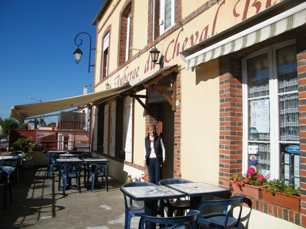 AUBERGE DU CHEVAL BLANC Hôtel (Saint-Sauveur-en-Puisaye, France 