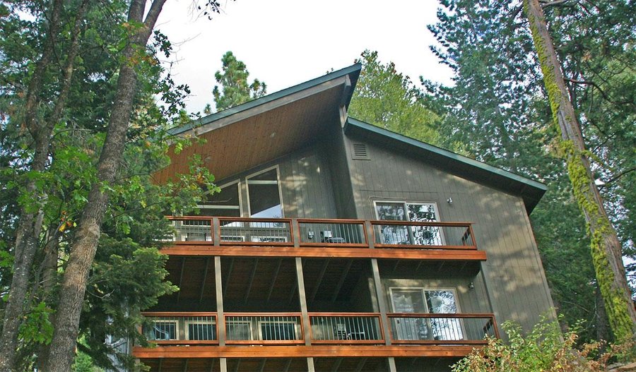 The Falcon's Nest Lodge, 2 three bedroom apartments.