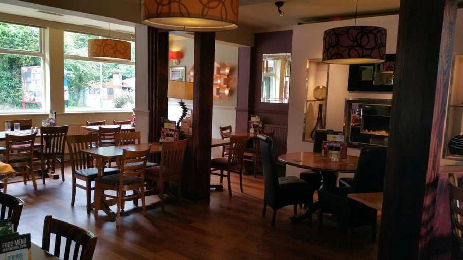 resturant seating for familys