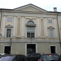 Facciata con vetrata della Sala delle Feste