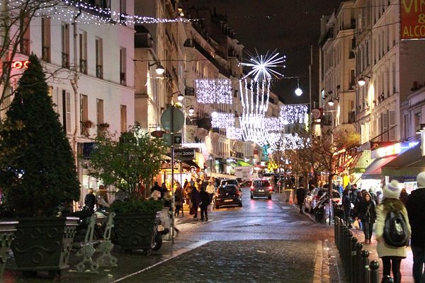 Rue du Montparnasse in Paris - Crêpes galore!
