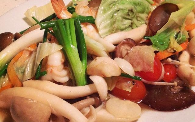ผัดเห็ดรวมกุ้งสด