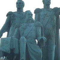 Памятник основателям Новороссийска. Сентябрь 2015.