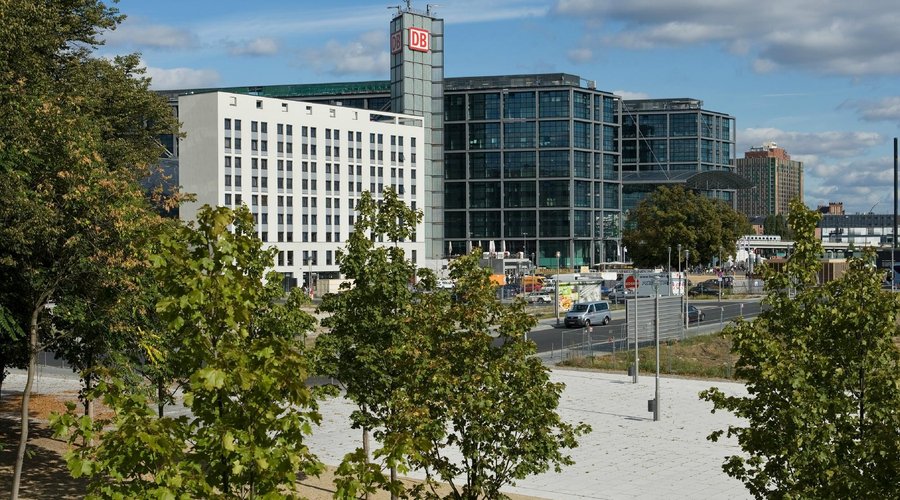 MEININGER Hotel Berlin Hauptbahnhof Front