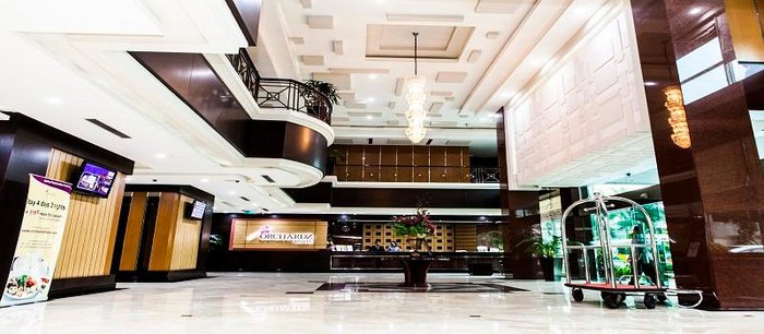 Orchardz Hotel Jayakarta Restaurant: Pictures & Reviews - Tripadvisor