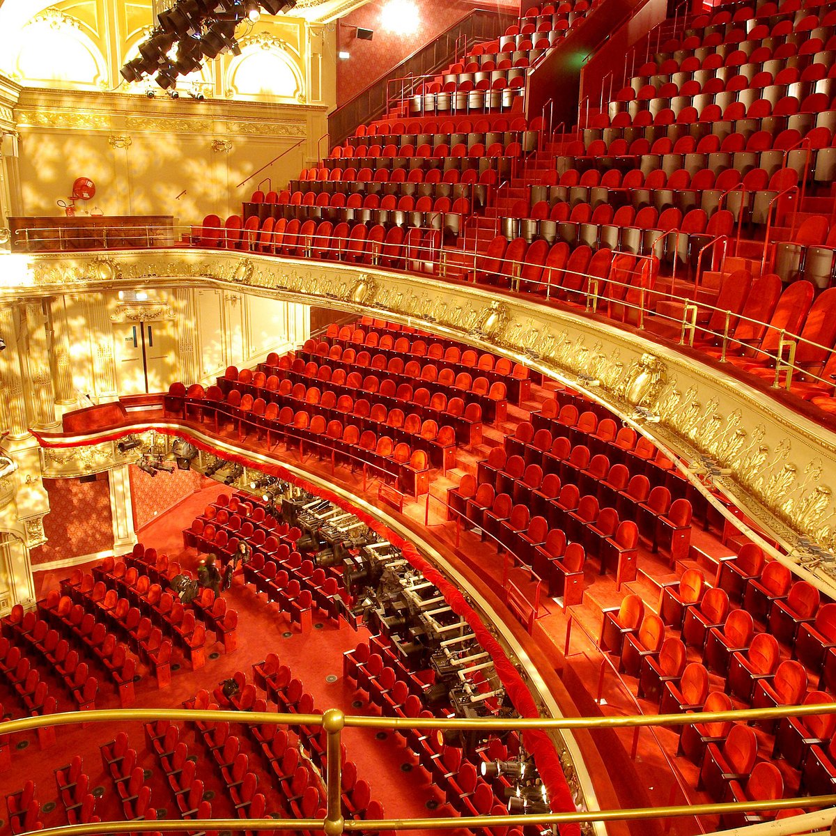 Theater de. Могадор театр. Театр Могадор в Париже. Театр де ступ. Театр русская частная опера в Париже.