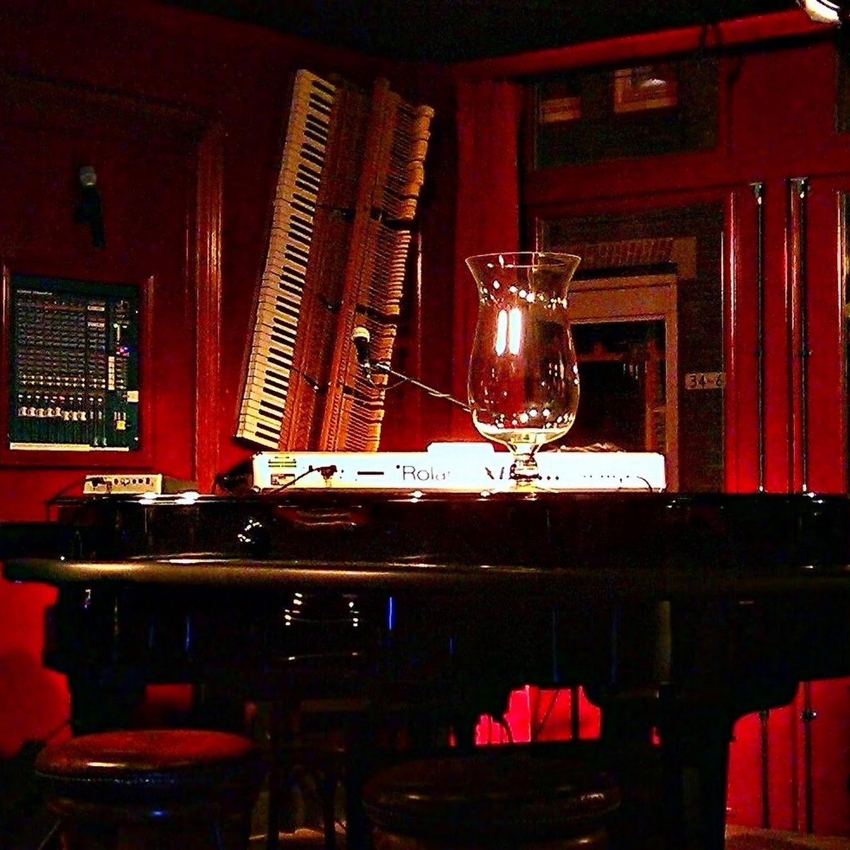 Where is Piano Bar  