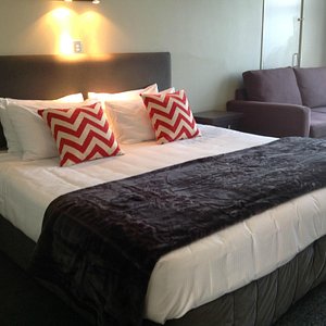 King Size Beds with Premium Bedding