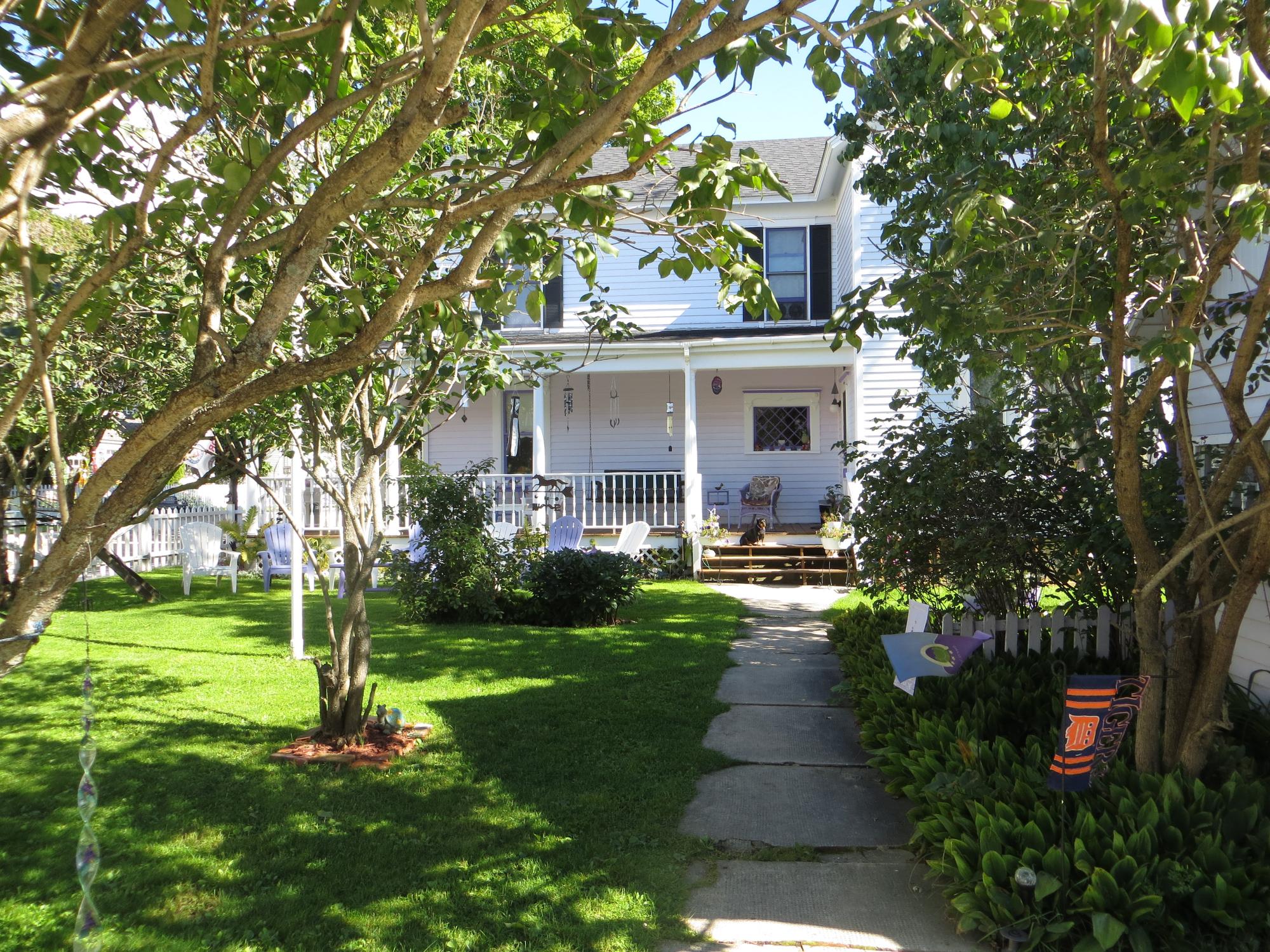 LILAC HOUSE BED AND BREAKFAST - B&B Reviews (Mackinac Island, MI ...