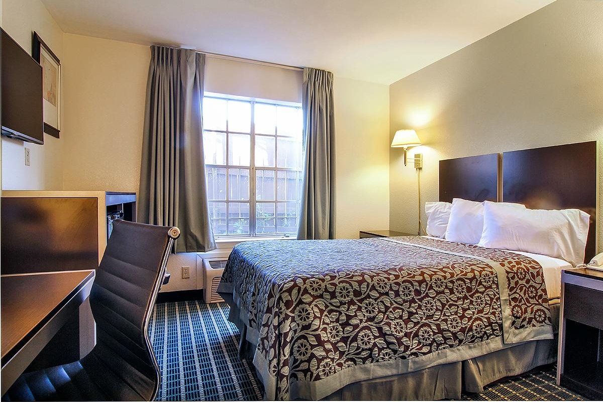Days Inn by Wyndham Market Center Dallas Love Field by null