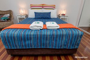 La Costa Motel in Bilinga, image may contain: Furniture, Bed