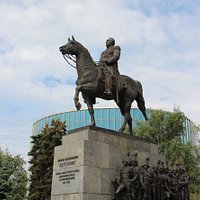 Памятник Кутузову.