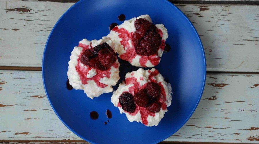 Coconut pavlova