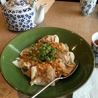 dumplings with peanut sauce