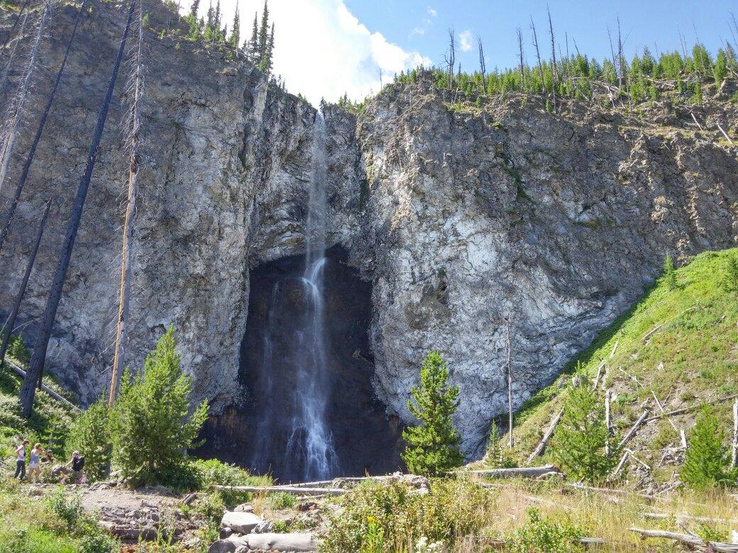 Fairy falls hiking on sale trail