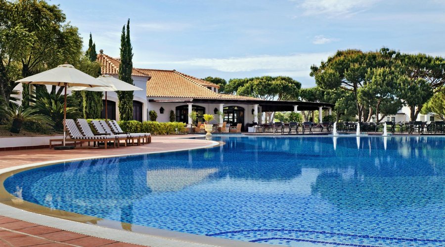 Main pool area - Pine Cliffs Residence