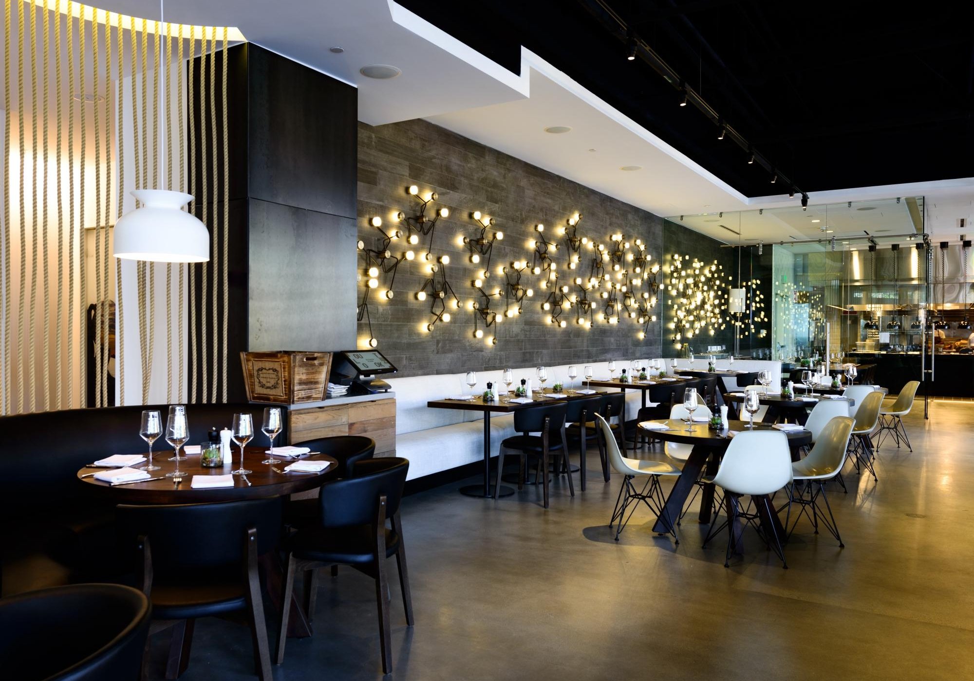 The Envoy Hotel, Autograph Collection by null