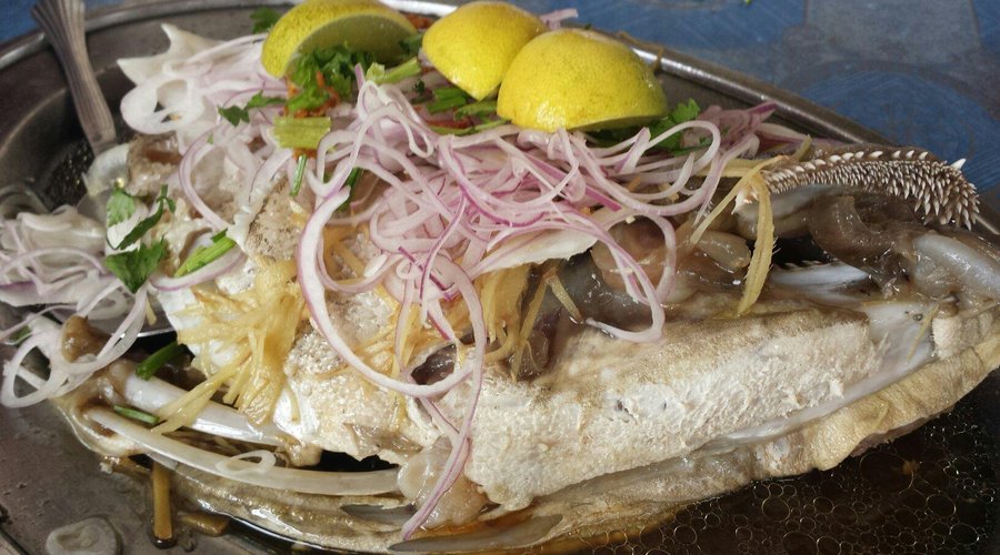 Best steam and braised fish head. Cili prawns, squid cili