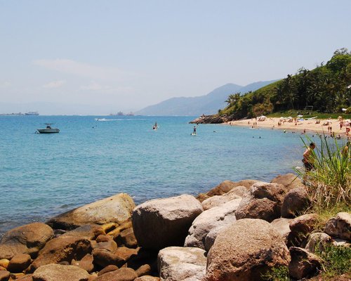 Praia do Viana é urbana e tem águas claras, mornas e tranquilas. É ideal  para crianças e quem busca tranquilidade. - Picture of Ilhabela, State of  Sao Paulo - Tripadvisor