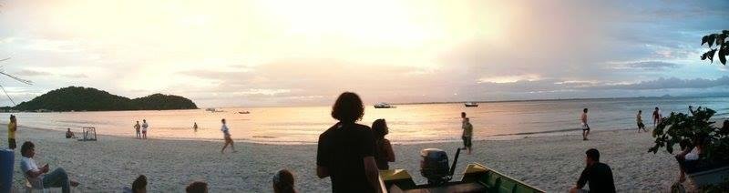 Em frente ao Camping,