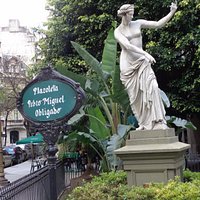 La estatua