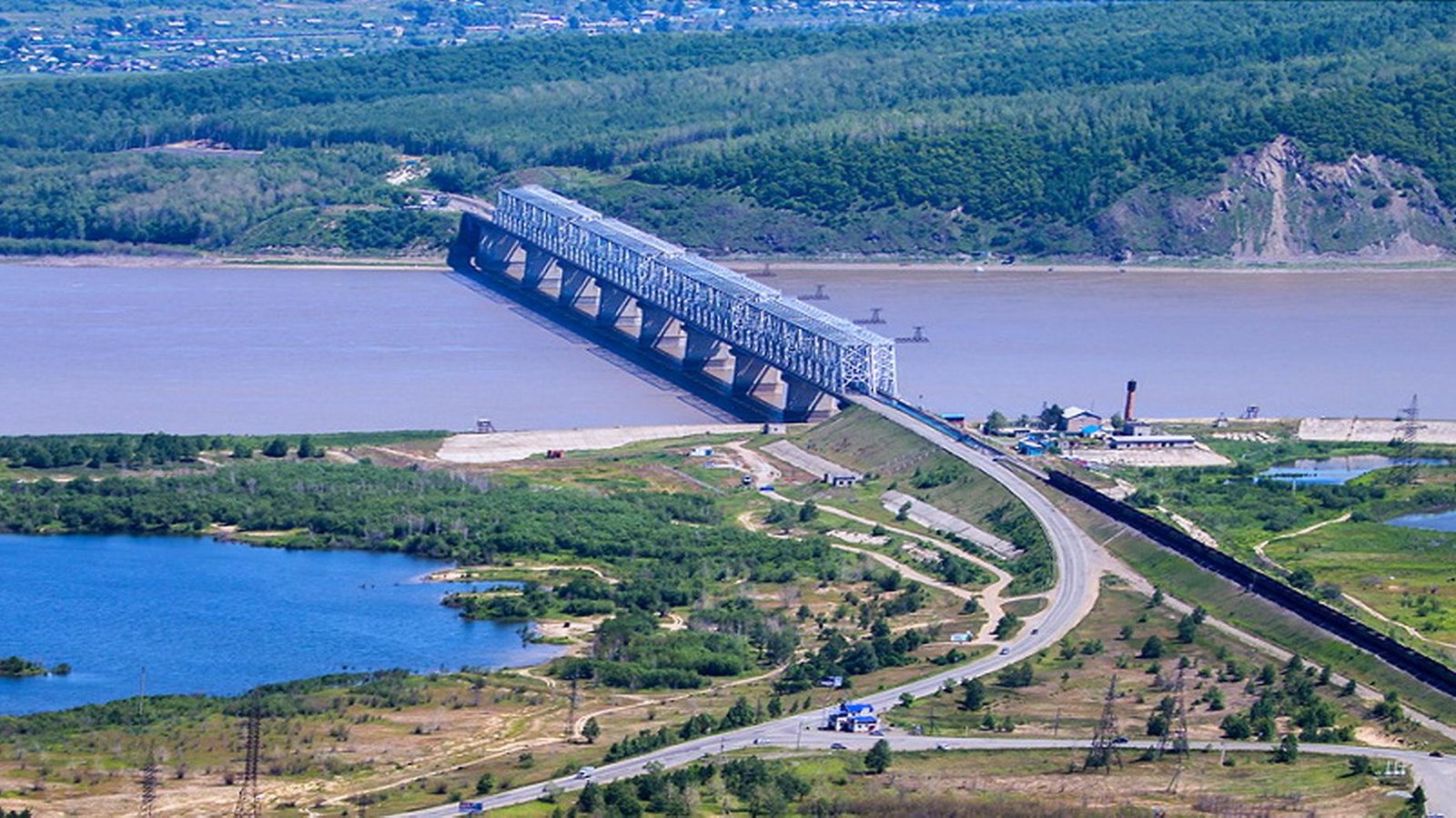 Хабаровск комсомольск на амуре. Мост через Амур Комсомольск-на-Амуре. Мост через реку Амур в Комсомольске на Амуре. Река Амур Комсомольск. Комсомольск-на-Амуре Хабаровский край.