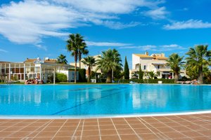 Piscina y playa
