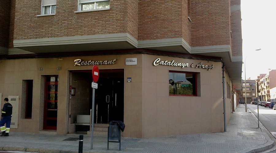 Nenápadné průčelí restaurace